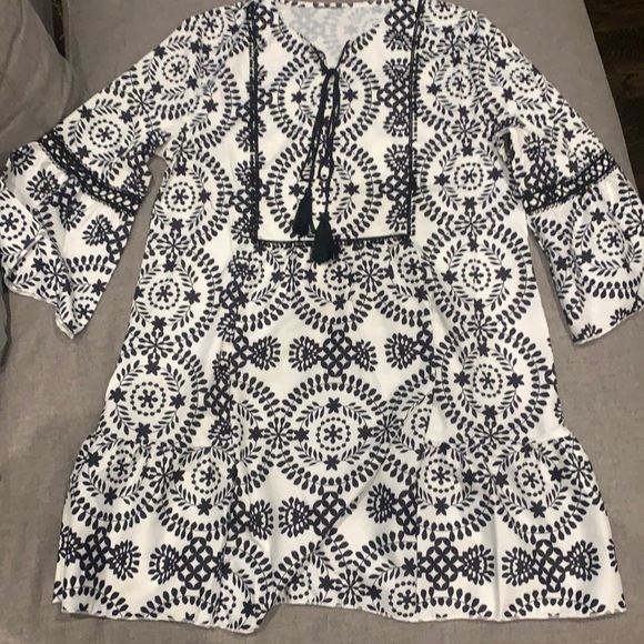 Cute cover up/dress - Picture 1 of 3